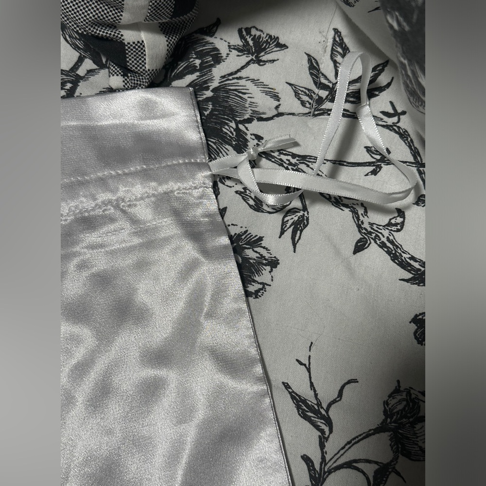 NWOT David’s Bridal White Satin Drawstring Bag - Picture 4 of 5
